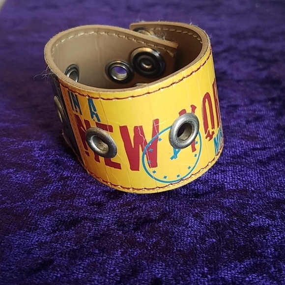 4 Vinyl Retro Snap Bracelets - Picture 4 of 5